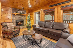 Big Family Cabin -HotTub, Pool Table, Arcade Machine, Fireplace-